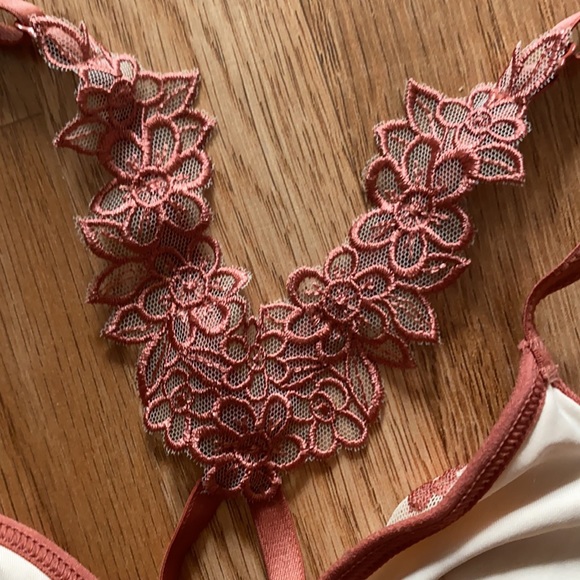 Lace triangle - Picture 2 of 3